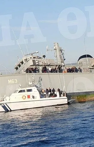 SON DAKİKA: Ege'de Yunan'a şok: Savaş gemileri canlı yayında sulara gömüldü