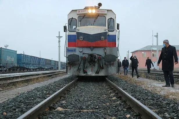 cektigi-tren-videosu-ile-alay-konusu-alan-ozlem-gursese-duyurulur-cine-giden-ikinci-ihracat-treni-sivasa-ulasti-1608651949861.jpeg Çektiği tren videosu ile alay konusu alan Özlem Gürses'e duyurulur: Çin'e giden ikinci ihracat treni Sivas'a ulaştı!-3
