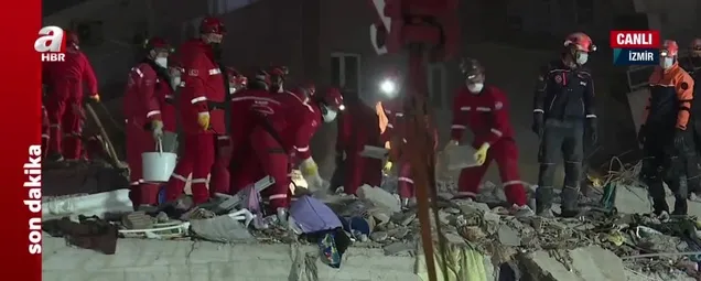 İzmirde deprem! 16 yaşındaki İnci enkaz altından yaralı olarak çıkarıldı