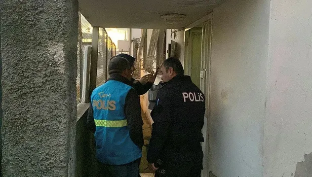 mersinde-tefecilere-baskin-2-milyonluk-haksiz-kazanc-elde-ettiler-1672206726045.jpeg Mersin'de tefecilere baskın! 2 milyonluk haksız kazanç elde ettiler-1