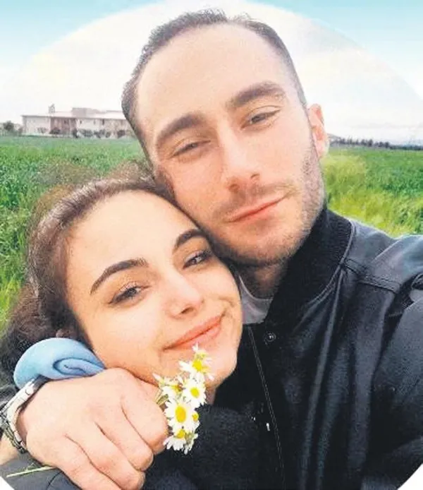 mutluluga-giden-yolda-buyuk-aci-beni-o-kadar-uzaga-firlattin-ki-1685137851052.jpeg Mutluluğa giden yolda büyük acı: Beni o kadar uzağa fırlattın ki!-2