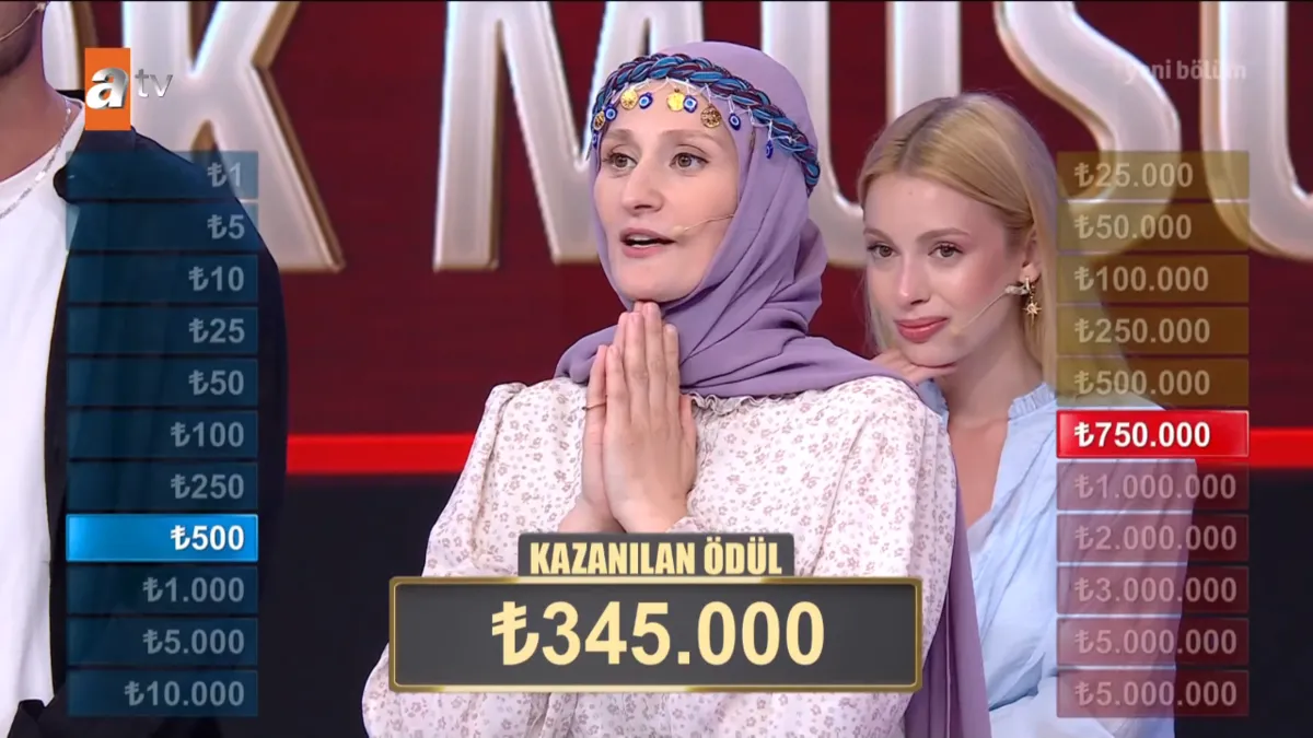 1785357277359.png Murat abinin kutulara para koklatması stüdyoyu kırdı geçirdi: Günün yarışmacısı Trabzonlu Tuğçe yarışmadan büyük ödülle ayrıldı-11
