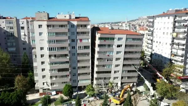 izmirdeki-depremde-coken-yilmaz-erbek-apartmaniyla-ilgili-skandal-iddia-bir-market-zincirinin-subesi-icin-kolonlar-ve-duvarlar-kirildi-1604583272334.jpg