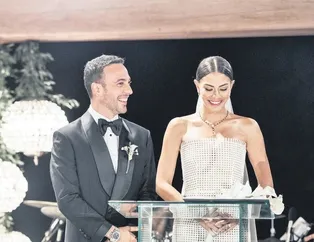 Oğuzhan Koç’la evlenen Demet Özdemir'in gelinliğine halı kaydırmaz benzetmesi
