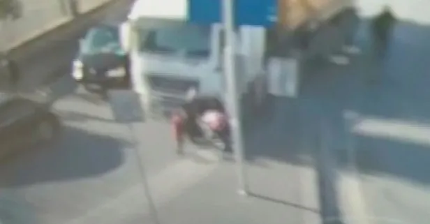 Hafriyat kamyonu dehşeti! Anneyi altına aldı çocuklar...
