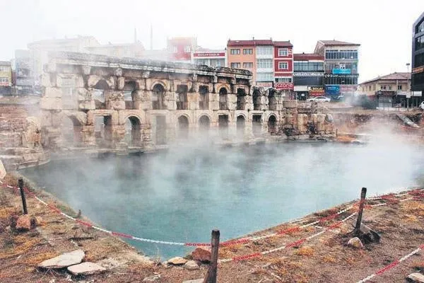 Karısını falçata ile yaralayan zanlının avukatı “Bu basit bir yaralama, tahliye olsun” dedi (Güncel haberler)-19