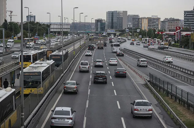 Kısıtlama sonrası İstanbul'da trafik yoğunluğu