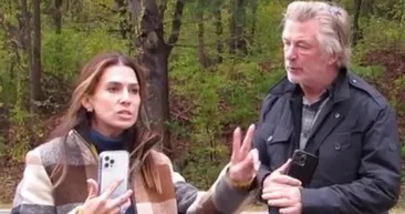 Hilaria Baldwin gazetecilere çıkıştı Alec Baldwin susturmaya çalıştı! Çok konuşulacak görüntüler ilk kez yayınlandı