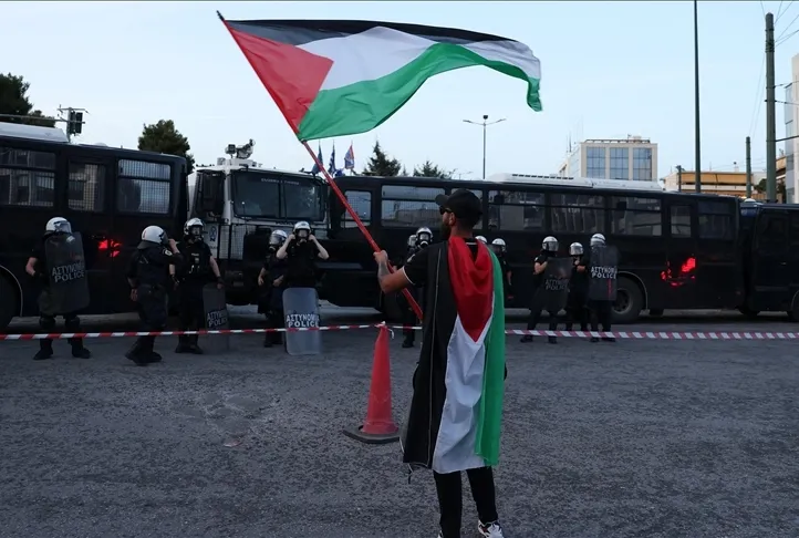 Atina’da 9 öğrenciye sınır dışı!