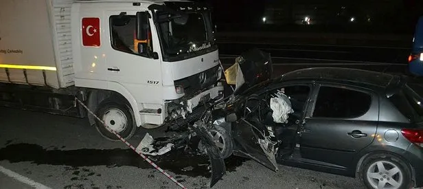 Ters yöne girdi! Kamyonla kafa kafaya çarpıştı