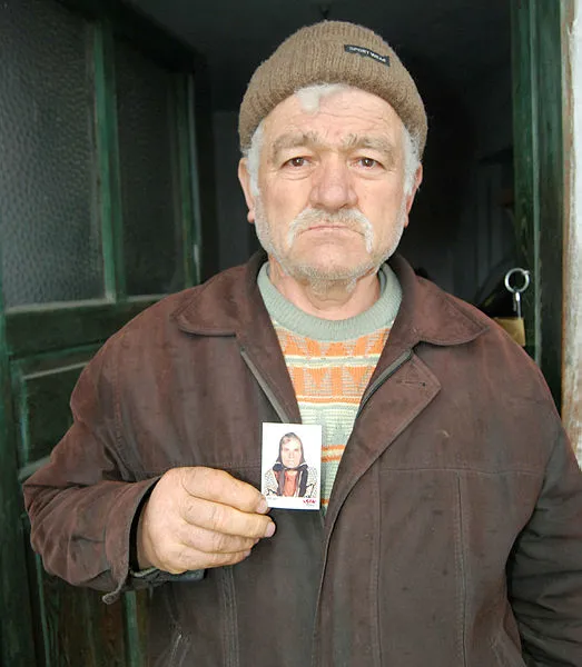 yasli-adamin-hayallerini-yiktilar-ali-guven-sadece-evlenmek-istemisti-ama-vefat-eden-esinden-kalan-arsasi-da-gitti-1611678165717.jpg Yaşlı adamın hayallerini yıktılar! Ali Güven sadece evlenmek istemişti ama vefat eden eşinden kalan arsası da gitti-5