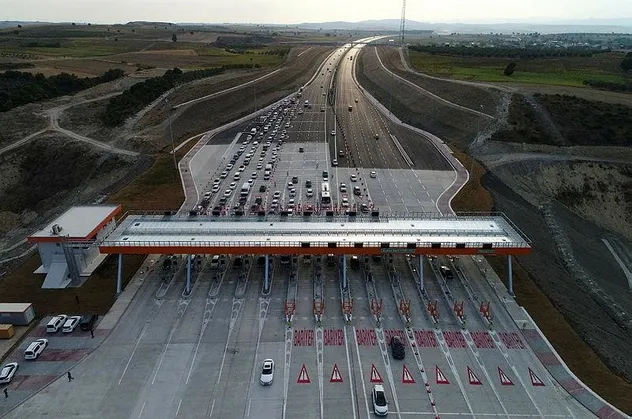 İstanbul-İzmir otoyolundan 9 günde 1.7 milyon araç geçti