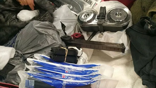 Son dakika: İstanbul Havalimanı'nda çok sayıda silah parçası ele geçirildi-1