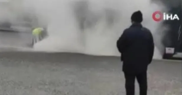 Zincirlikuyu’da metrobüsten dumanlar yükseldi: Yolcular tahliye edildi