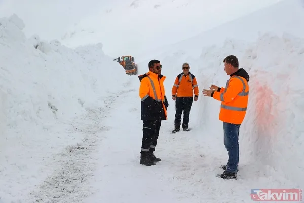 Geçtiğimiz yıl Türkiye'de 2 metre ile en yüksek kar kalığının ölçüldüğü Van-Bahçesaray yolunda amansız mücadele - 35