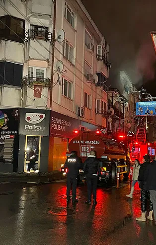 Bartın'da 3 katlı binada korkutan yangın