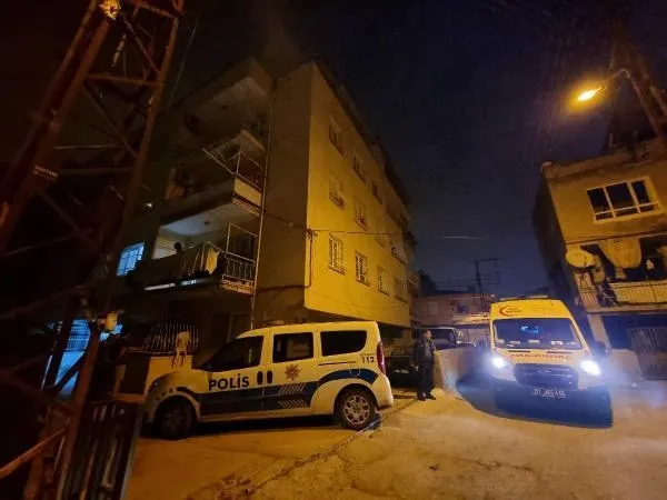 Adana'da akılalmaz olay! Terasta hırsızlık şüphesiyle yakaladıkları kişiye meydan dayağı attılar-3