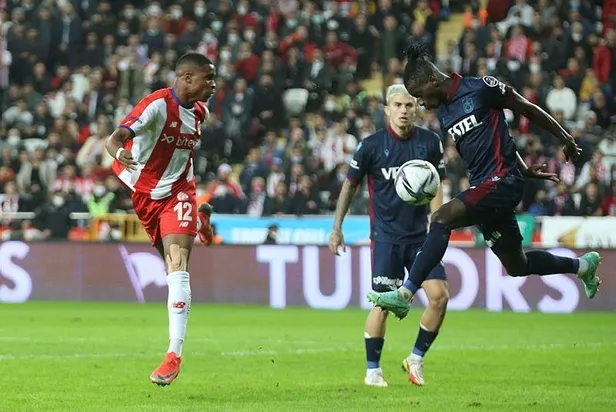lidere-celme-antalyaspor-2-1-trabzonspor-mac-sonucu-1639246462421.jpeg Lidere çelme! Antalyaspor 2-1 Trabzonspor | MAÇ SONUCU-3