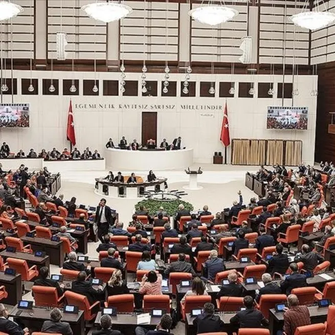 Başörtüsüne anayasal güvence getiren teklif Meclis Anayasa Komisyonunda kabul edildi! CHP ve İyi Parti üyelerinin LGBT lobisi korkusu: Salondan sıvıştılar