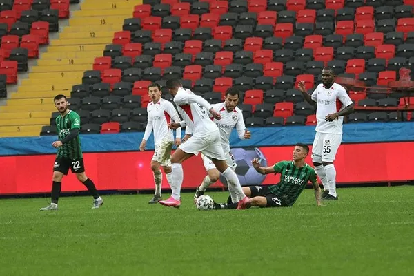 gol-duellosunun-kazanani-gaziantep-gaziantep-fk-3-2-kocaelispor-1608129738328.jpeg
