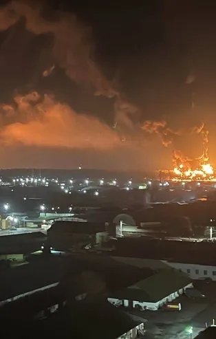 Son dakika: Rusya güne büyük patlamayla uyandı! Akaryakıt deposu ve askeri tesis alevler içinde kaldı