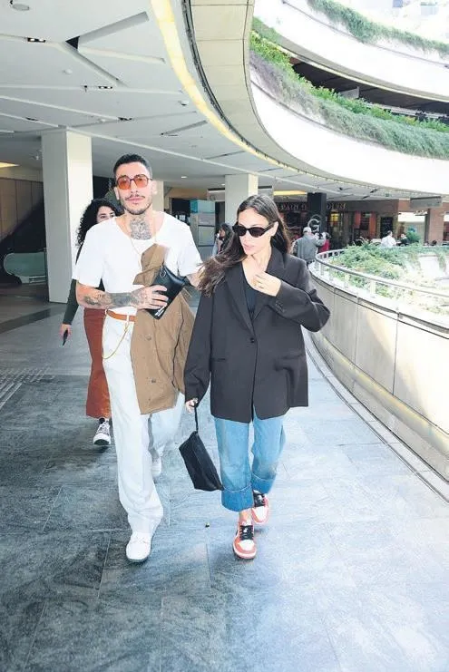 10-yildir-evli-olan-guven-kirac-baska-bir-kadinla-capkinlik-yaparken-yakalandi-saklambac-haberleri-1663888426050.jpeg 10 yıldır evli olan Güven Kıraç başka bir kadınla çapkınlık yaparken yakalandı! | Saklambaç haberleri-17