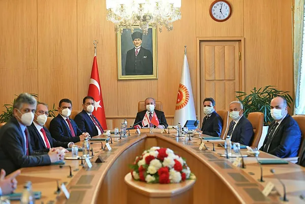 tbmm-baskanimustafasentop-kktc-basbakani-saneri-kabul-etti-iki-devletli-cozum-vizyonunu-destekliyoruz-1614790954075.jpg TBMM Başkanı Mustafa Şentop, KKTC Başbakanı Saner'i kabul etti: İki devletli çözüm vizyonunu destekliyoruz-2