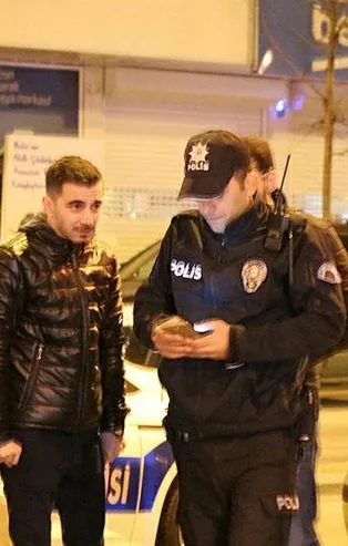 Üsküdar'da otomobil markete girdi