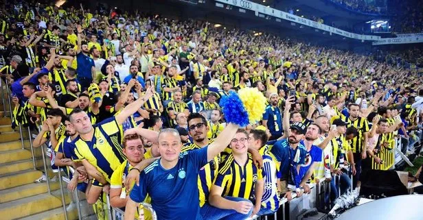 Fenerbahce Zirvede Takim Dokuluyor Taraftar Yalniz Birakmiyor Takvim