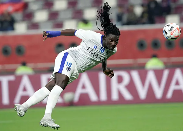 bafetimbi-gomis-galatasaray-yolunda-heyecanlandiran-gelisme-1643102583415.jpg