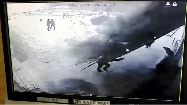 1579873041680.jpg Van'da korku dolu anlar! Hastanenin çatısı çöktü-2