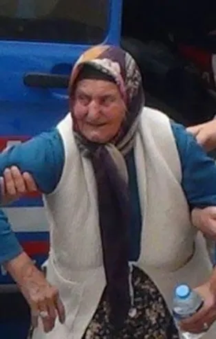 Son dakika: 40 yıllık eşini, kafasına keserle vurarak öldüren kadın tutuklandı