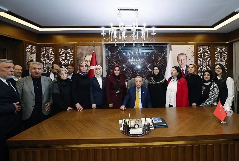 Başkan ve AK Parti Genel Başkanı Recep Tayyip Erdoğan, çeşitli programları kapsamında geldiği Elazığ'da, partisinin il başkanlığını ziyaret etti.