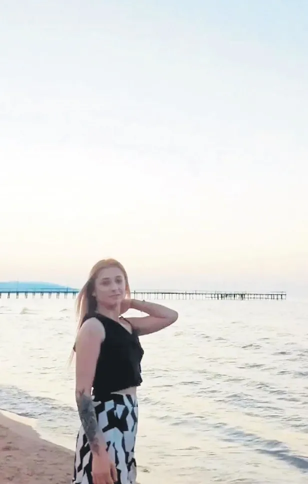 kiskanclik-tartismasi-vahsetle-bitti-sevgilisini-kolundan-zorla-tutup-olume-atladi-1659908019474.jpeg Kıskançlık tartışması vahşetle bitti! Sevgilisini kolundan zorla tutup ölüme atladı-10