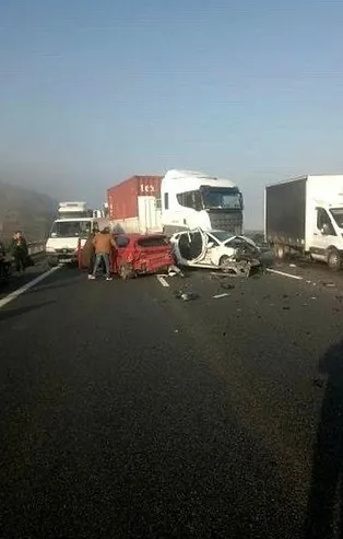 Bursa'da sis faciası! 9 araç birbirine girdi yaralılar var