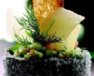 Pestil Yatağında Kaşık Salata Rendelenmiş Keş