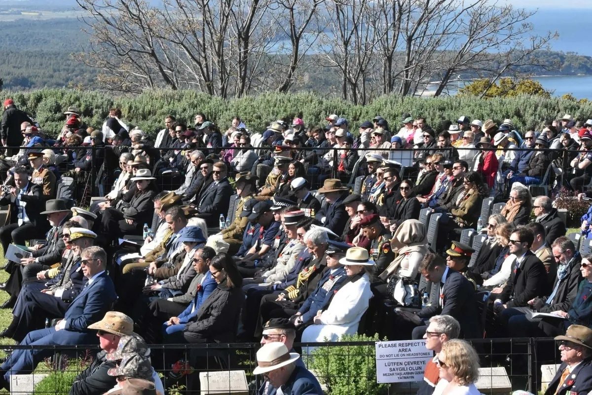 canakkalede-111-yil-sonra-ayni-ruh-57-alay-yuruyusu-tamamlandi-1777112761623.jpeg Çanakkale’de 111 yıl sonra aynı ruh: 57. Alay yürüyüşü tamamlandı-4