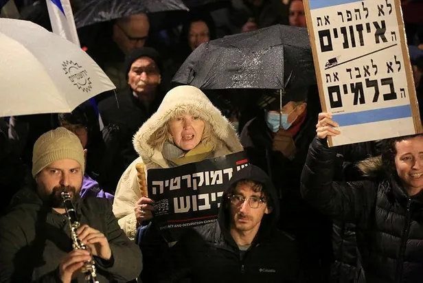 İsrail'de Netanyahu hükümetine karşı kitlesel protestolar yapılıyor: "Diktatörlüğe hayır"-4