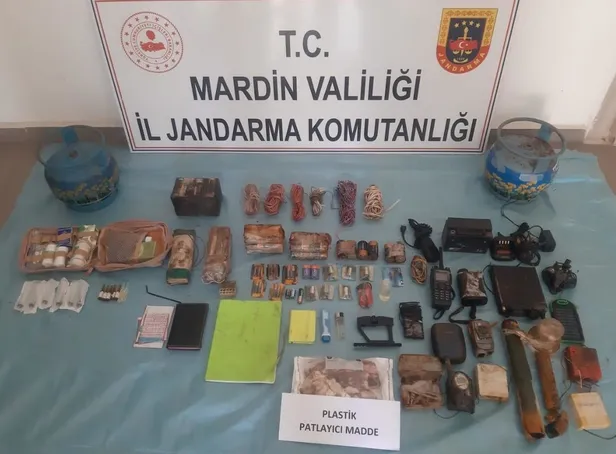 SON DAKİKA: Mardin'de PKK ajandası ele geçirildi: 25 terör işbirlikçisinden 22'si yakalandı-5