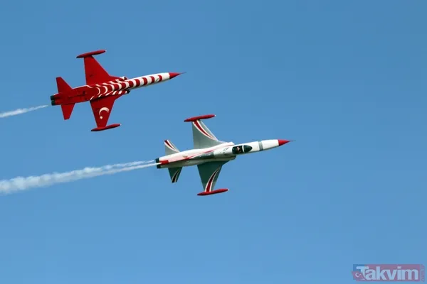 Türk Yıldızları ve SOLOTÜRK'ten nefes kesen gösteri! - 22