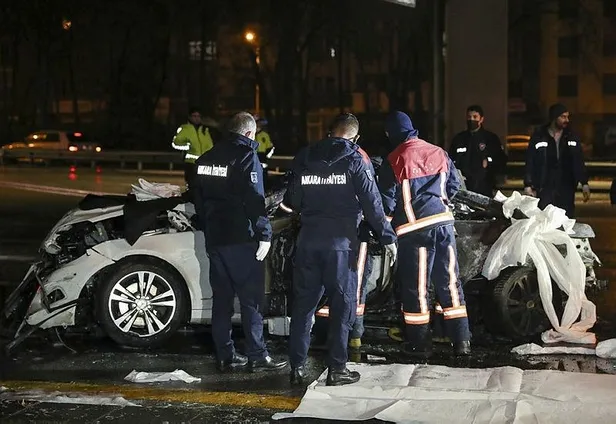 Son dakika: Ankara'da gece yarısı feci ölüm! Önce çarptı ardından yanan araçta can verdi-1