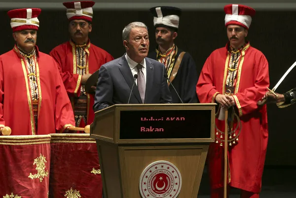 milli-savunma-bakani-hulusi-akar-fetonun-sivil-alanlara-sizdigini-vurguladi-fitne-fesat-cikarmaya-calisanlar-var-1626289668172.jpg Milli Savunma Bakanı Hulusi Akar FETÖ'nün sivil alanlara sızdığını vurguladı: Fitne fesat çıkarmaya çalışanlar var-8