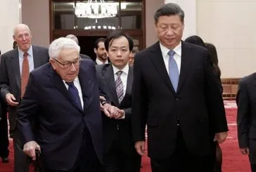 Çin Devlet Başkanı  Kissinger ile bir araya geldi