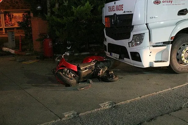 Şişli'de korku dolu anlar! Virajı alamayan motosiklet, akaryakıt tankerinin altına girdi: 1 yaralı-5
