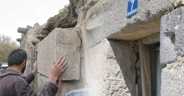 Yılın en büyük keşfi! 3 bin 300 yıllık yazıtı kapı basamağı olarak kullanılmış!