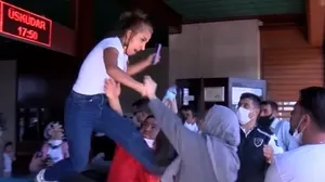 Eminönü’nde ortalık bir anda karıştı: Kadından kadına uçan tekme!