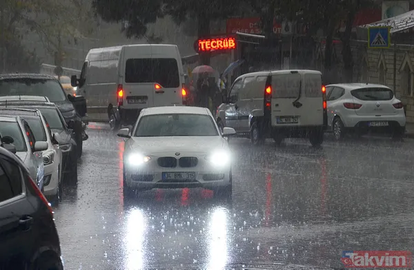 Meteoroloji İstanbul'u uyarmıştı! Beykoz'da yollar göle döndü, sürücüler zor anlar yaşadı - 2