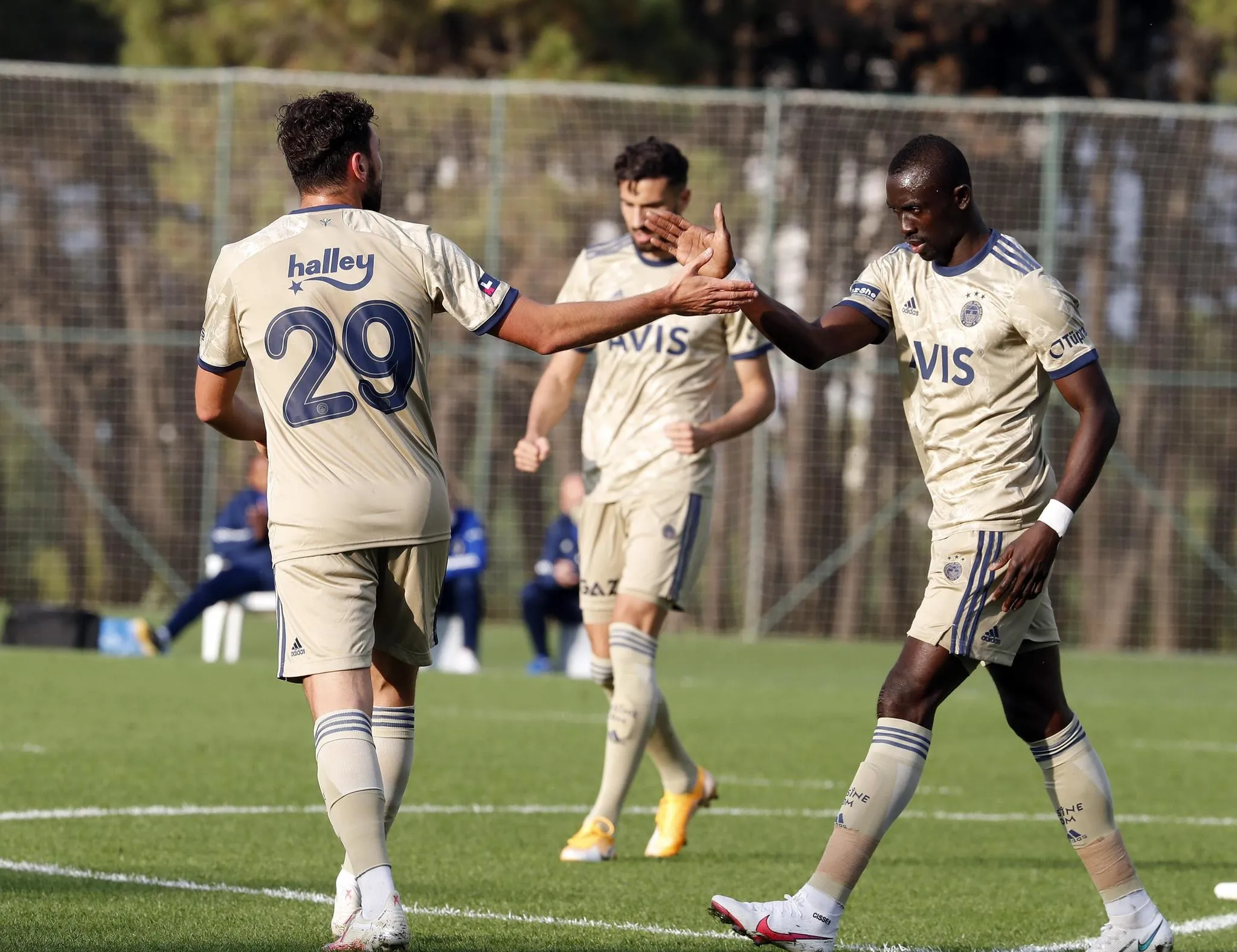 Yeniler attı Fener kazandı