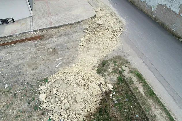 İstanbul'da kaçak hafriyat skandalı! Güpegündüz boş arsaya döküm yapıp kaçtılar