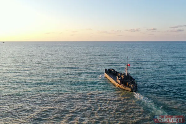 Türk bayraklarıyla karşılandı! İş makinelerini taşıyan Deniz Kuvvetleri Komutanlığı'na bağlı çıkarma gemisi Sinop'ta - 11
